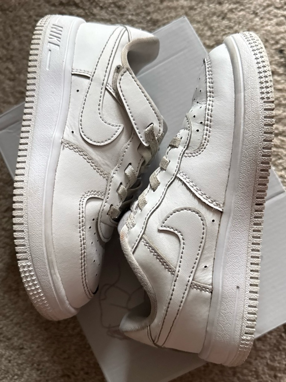 Nike White Air Force easy on